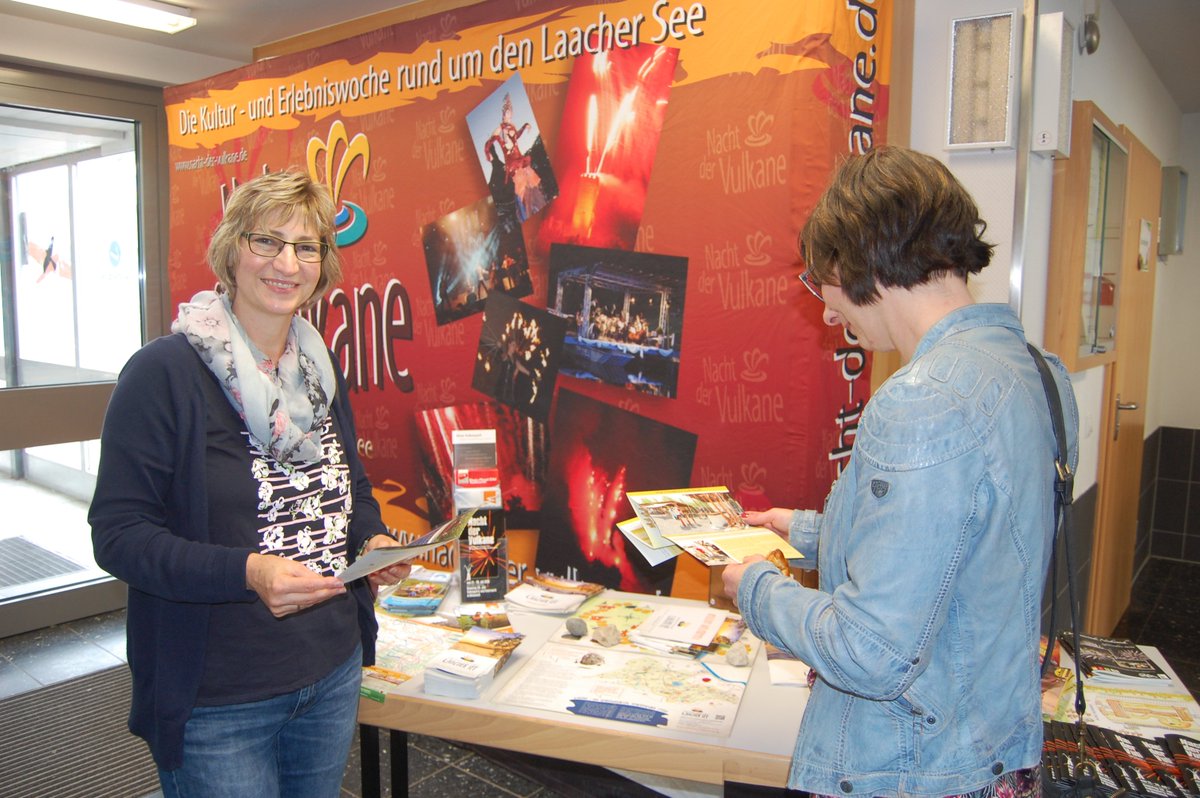 SFNickenich's tweet photo. Herzlichen Dank an unsere Sponsoren des #rlpopen in Nickenich. #Schach verbindet Menschen und wertet das Kulturleben des Ortes auf. #lotto #vulkanregion #laachersee #pellenz @innogy @innogy_emob @Schachjugend @Sportbund_RL https://t.co/MQ6nZg6bfW