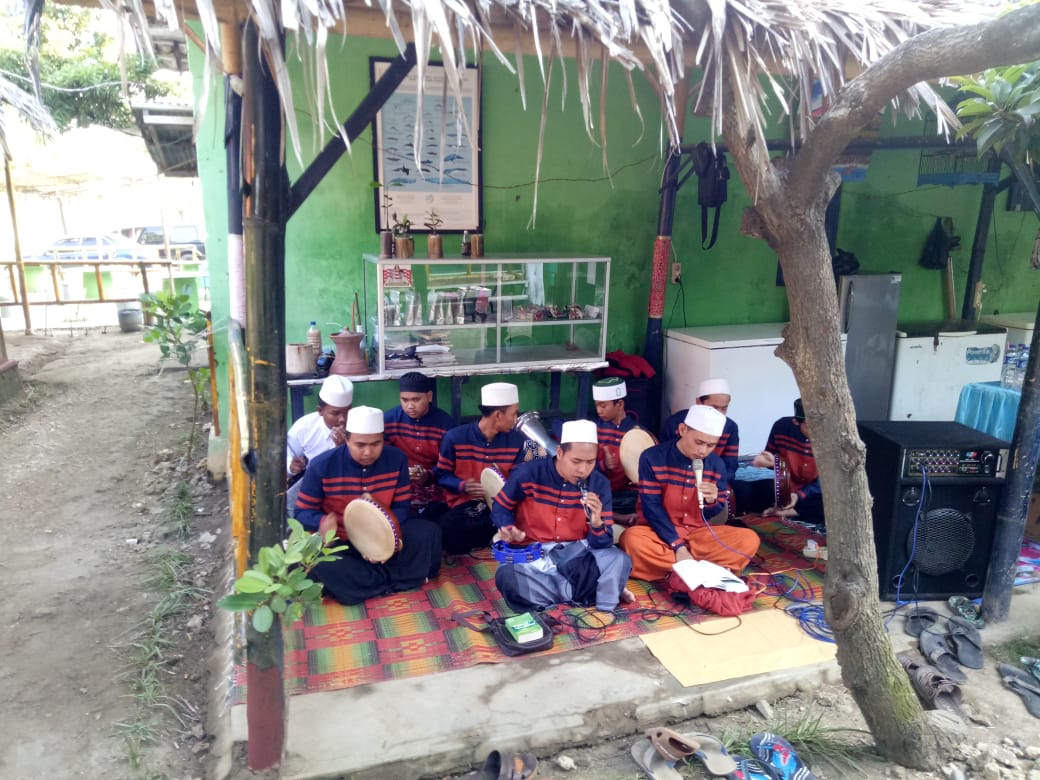 teropongbrebes's tweet photo. Agenda "Ndonga Bareng, Ngupaya Tentrem" yang diadakan di desa wisata mangrove Pandansari, Kaliwlingi brebes. serta dihadiri oleh ketua @DPDREPDEMJATENG. dalam rangka memperingati harlah Pancasila 1 Juni 2018.  

#JatengNdongaBareng
#PancasilaRumahKita
#NetizenBerPancasila https://t.co/1KE0P8XPwg