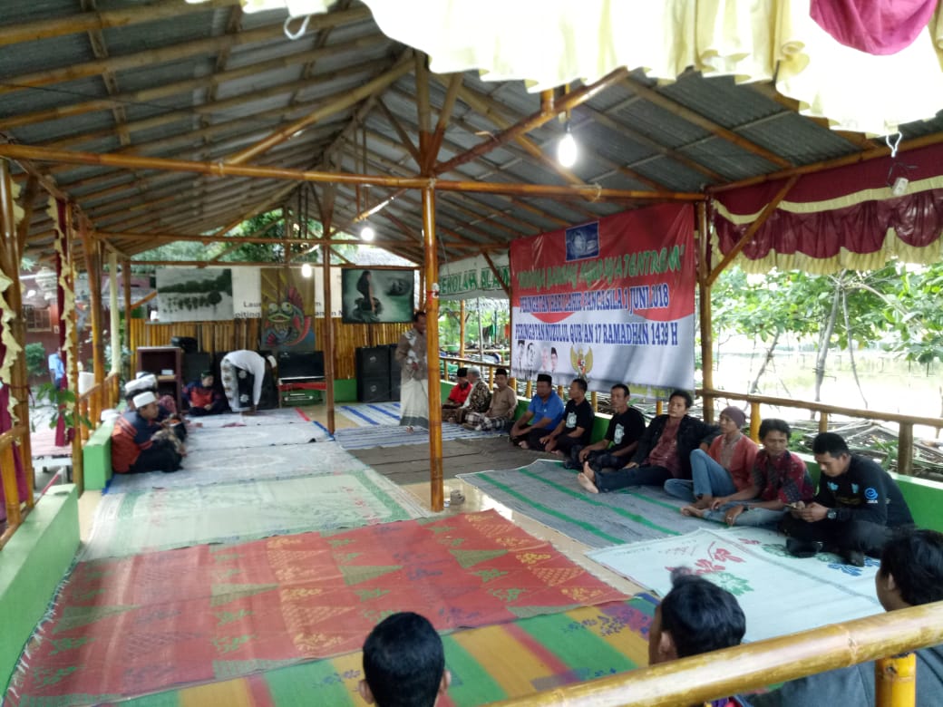 teropongbrebes's tweet photo. Agenda "Ndonga Bareng, Ngupaya Tentrem" yang diadakan di desa wisata mangrove Pandansari, Kaliwlingi brebes. serta dihadiri oleh ketua @DPDREPDEMJATENG. dalam rangka memperingati harlah Pancasila 1 Juni 2018.  

#JatengNdongaBareng
#PancasilaRumahKita
#NetizenBerPancasila https://t.co/1KE0P8XPwg