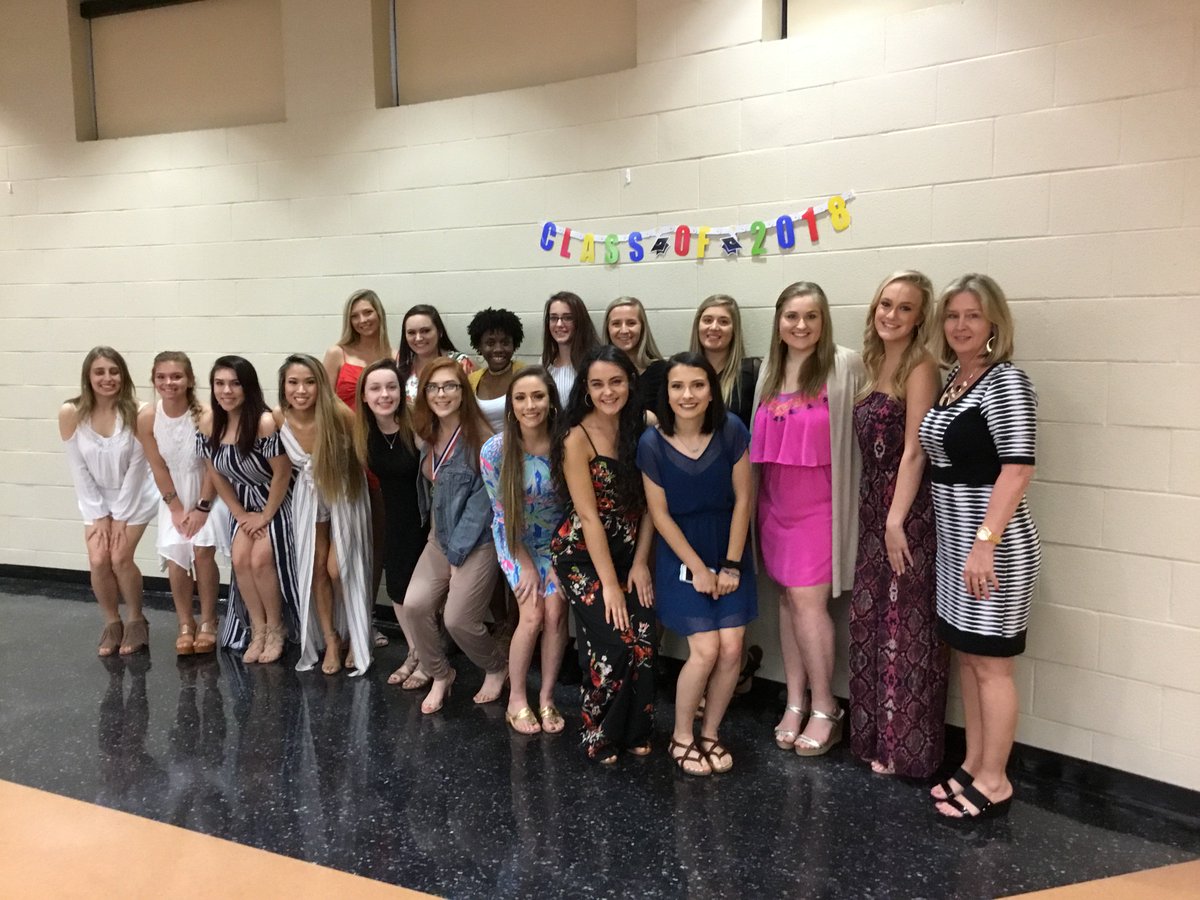 LexTechCenter's tweet photo. Congratulations to Mrs. Brown and the 2018 graduating Cosmetology class! For the 10th consecutive year Mrs. Brown's students have had a 100% pass rate for State Board exams!  @LexingtonOne @GLittle_Lex1 https://t.co/yaSgfjiy0F