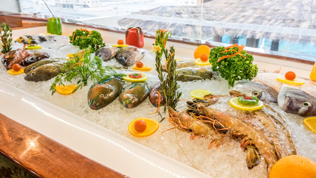 ECrystalHotel's tweet photo. We serve freshly-caught, seasonal, seafood that is delivered to our Waikiki Kitchen daily. WithYouInMind https://t.co/sZZqcn5062