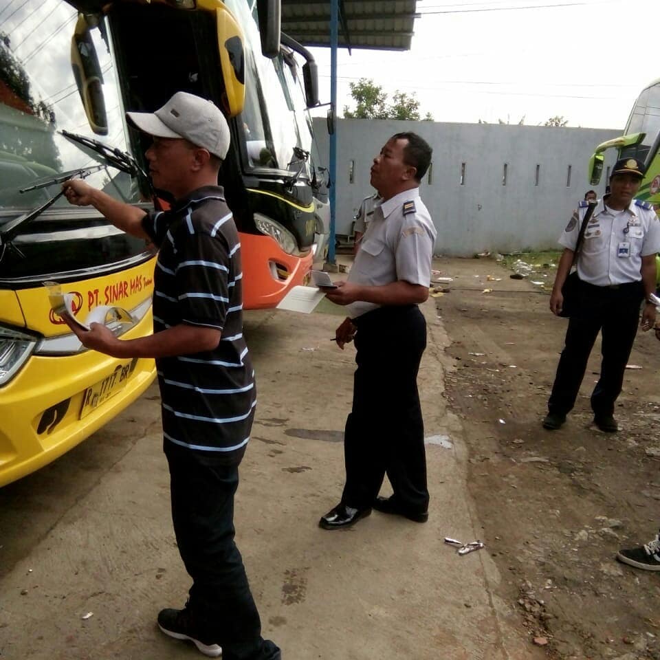 abgproduction's tweet photo. Persiapan Mudik Gratis Pemprov Jateng 2018..
Pemeriksaan teknis armada dan crew dipastikan lolos uji dan tes kesehatan... https://t.co/L0XFubruLz