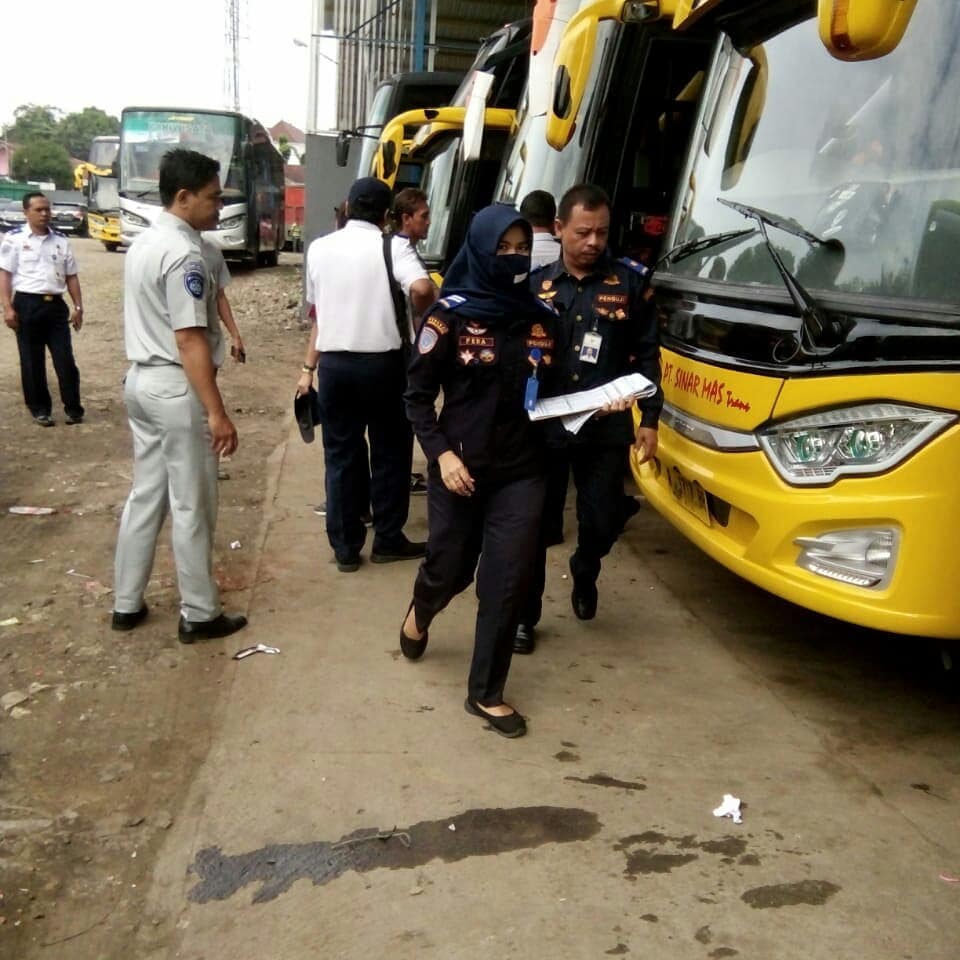 abgproduction's tweet photo. Persiapan Mudik Gratis Pemprov Jateng 2018..
Pemeriksaan teknis armada dan crew dipastikan lolos uji dan tes kesehatan... https://t.co/L0XFubruLz