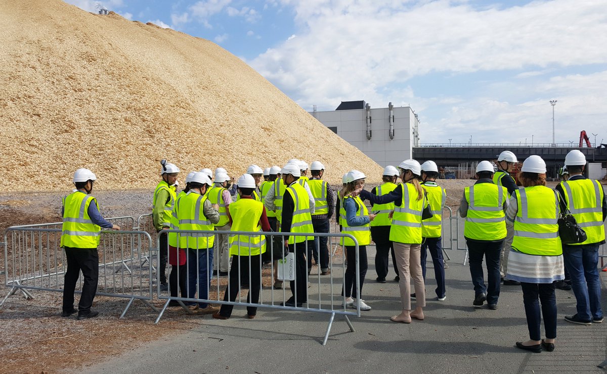 Biotuotetehdas's tweet photo. #PulPaper2018 excursion to @MetsaGroup´s #bioproductmill in Äänekoski provided opportunity to see how the wood and production side streams are utilized for bioproducts and bioenergy. https://t.co/cq3FzhAsM9