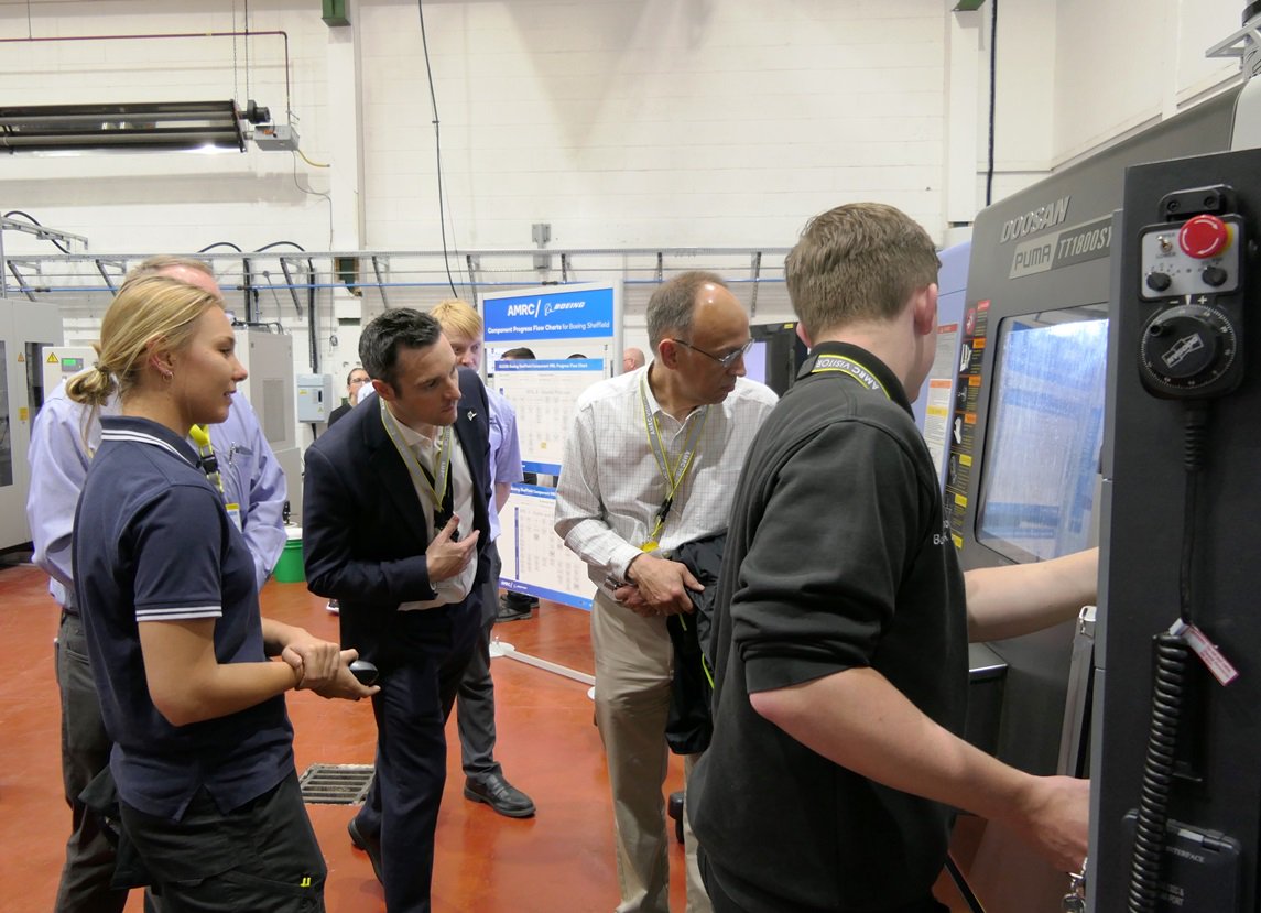 ffbmagRMC's tweet photo. General manager of @Boeing Portland, Dave Hyem and his team recently visited the @AMRCtraining centre to see first-hand the research and development work that will support operations at @BoeingAirplanes Sheffield when it opens later this year ✈️ https://t.co/YxUs4o1eHz https://t.co/y7C4doLlhu