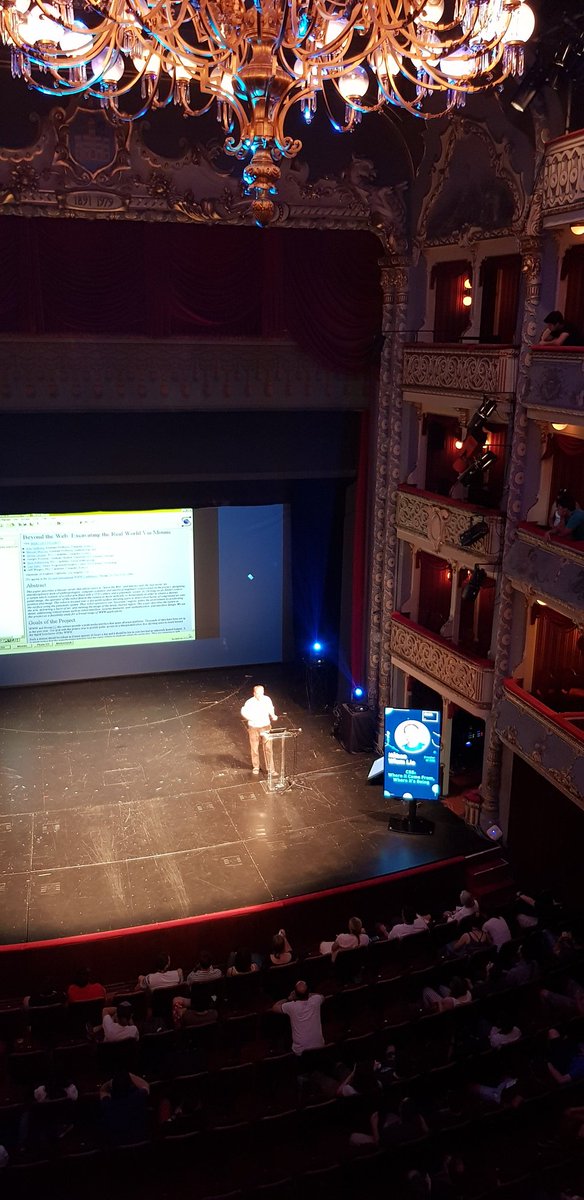 kristjanz's tweet photo. Wow, @wiumlie - creator of #CSS just speaking at @shiftsplit! #splitshift #ShiftDev2018 #awesome https://t.co/EVB5F6FVth
