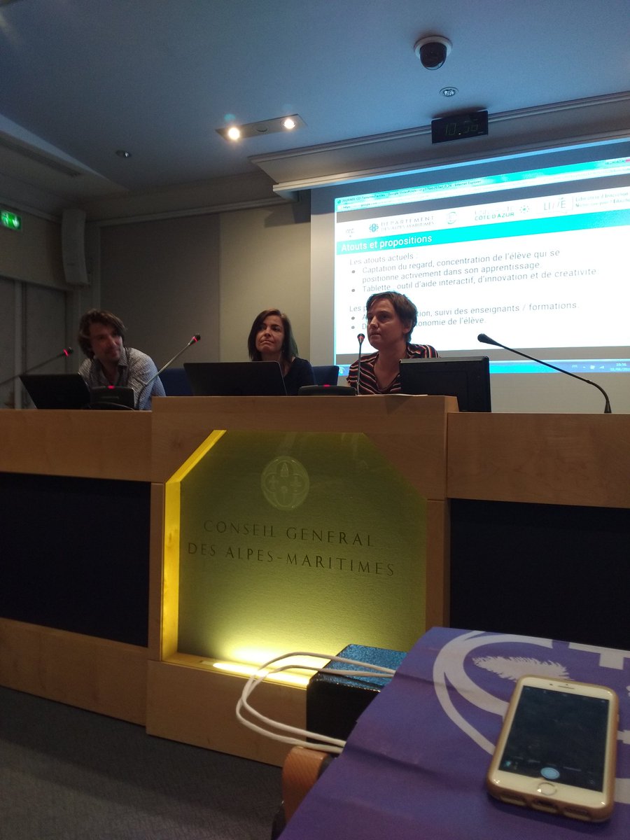 Présentation sur les tablettes par <a href="/fabline06/">Lab. d'Innovation et Numérique pour l'Éducation</a> et <a href="/ugent/">UGent</a> au conseil départemental 06, avec <a href="/HMontrieux/">Hannelore Montrieux</a> <a href="/margaridaromero/">Margarida ROMERO 🤓 #PPai6 #creacube</a>  @davidcohenartpl