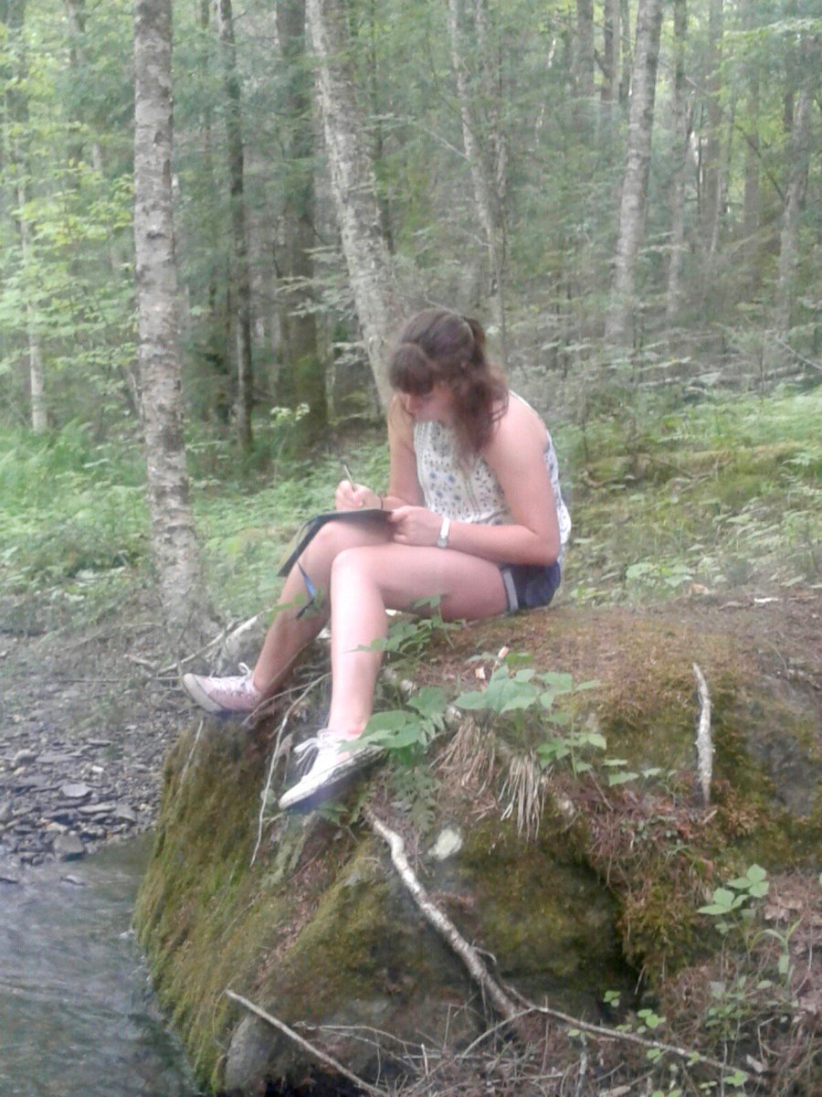 LadyHarple's tweet photo. Students in "For The Love of Writing" take some time to connect with nature as a means of inspiration this morning. #hazenjterm https://t.co/jvR97ogYle