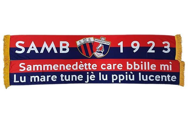 Samb_Calcio's tweet photo. Disponibili online nel #SambStore e presso l'Ufficio Marketing dello Stadio Riviera delle Palme le bellissime sciarpe di raso doubleface della Sambenedettese Calcio "Sammenedètte" ad €12.

Fronte rossoblu con la scritta "Samb 1923" e Scudetti, retro … https://t.co/jdQSXXqqWM https://t.co/yUzwv1LjOE