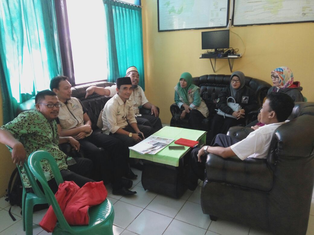 uppkhPDG's tweet photo. Seluruh pendamping PKH dan Camat kec. Picung kab. Pandeglang dalam rangka koordinasi menjelang penyaluran bantuan tahap II dan penambahan KPM PKH. Cc: @tatisuwagiharti @Dinassosial_pdg https://t.co/6194TcZAHu
