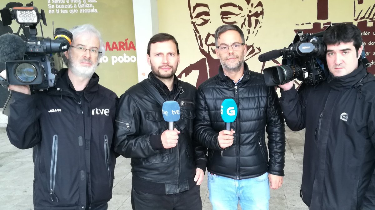 Compañeros de TVE y TVG en Lugo juntos por unos medios públicos independientes, de calidad, y sin manipulación <a href="/MujeresRtve/">MujeresRTVE</a> <a href="/CdItve/">Consejo de Informativos TVE</a> #ViernesNegro6 #DefiendeRTVE #VenresnegroTVG