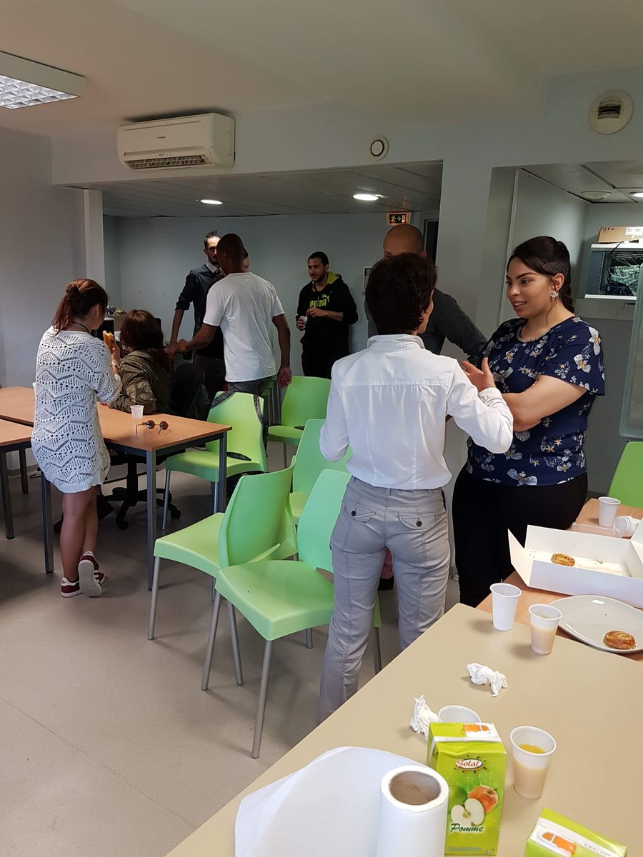 MLIBiterrois's tweet photo. Un petit déjeuner avec la Garantie jeunes ce matin pour marquer les 4 semaines de collectif. 😁😉👍😋 #GarantieJeunes #MissionLocale #Jeunes #Emploi @MLIBiterrois @GarantieJeunes @UNmissionlocale @Occitanie https://t.co/rWwiEP5ewR