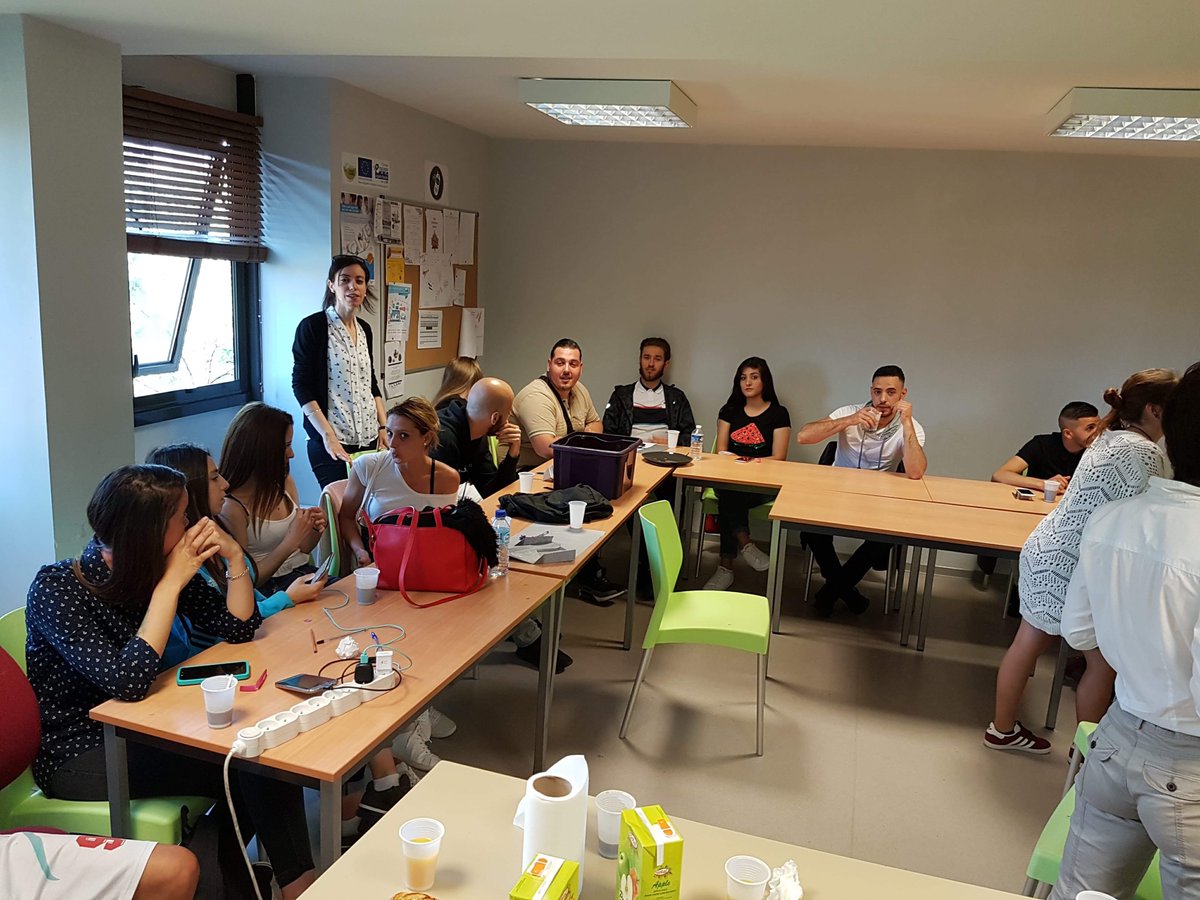 MLIBiterrois's tweet photo. Un petit déjeuner avec la Garantie jeunes ce matin pour marquer les 4 semaines de collectif. 😁😉👍😋 #GarantieJeunes #MissionLocale #Jeunes #Emploi @MLIBiterrois @GarantieJeunes @UNmissionlocale @Occitanie https://t.co/rWwiEP5ewR
