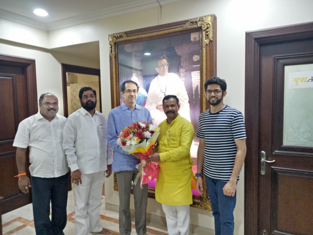 कोकण पदवीधर मतदार संघ निवडणुकीसाठी शिवसेना पक्षातर्फे माझे नाव घोषित झाले आहे, माझ्यावर दाखवलेला विश्वास मी नक्कीच सार्थ करून दाखवेन. शिवसेना पक्षप्रमुख श्री. उद्धव ठाकरे साहेब आणि शिवसेना नेते, युवासेना प्रमुख श्री. <a href="/AUThackeray/">Aaditya Thackeray</a> साहेब यांचे मनःपूर्वक आभार! #ShivSena #YuvaSena