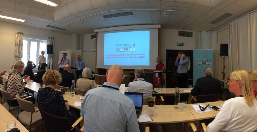 mbonet2's tweet photo. Discussing about the gap between goverments' dreams and classroom reality. 🤔 #IGEP2018 @ineverycrea @SantillanaLAB https://t.co/kji6SXPYyX