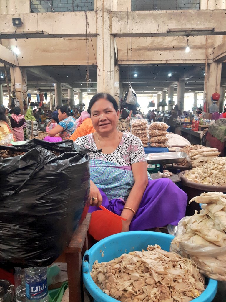 EANagaland's tweet image. The EA annual tour has officially begun! First stop- Imphal. The team visited Ima Keithal  market, a 500 year old all-women market. So much can be learnt from the organised system of business &amp;amp; marketing place provided to women entrepreneurs #InterstateTrade #Entrepreneur