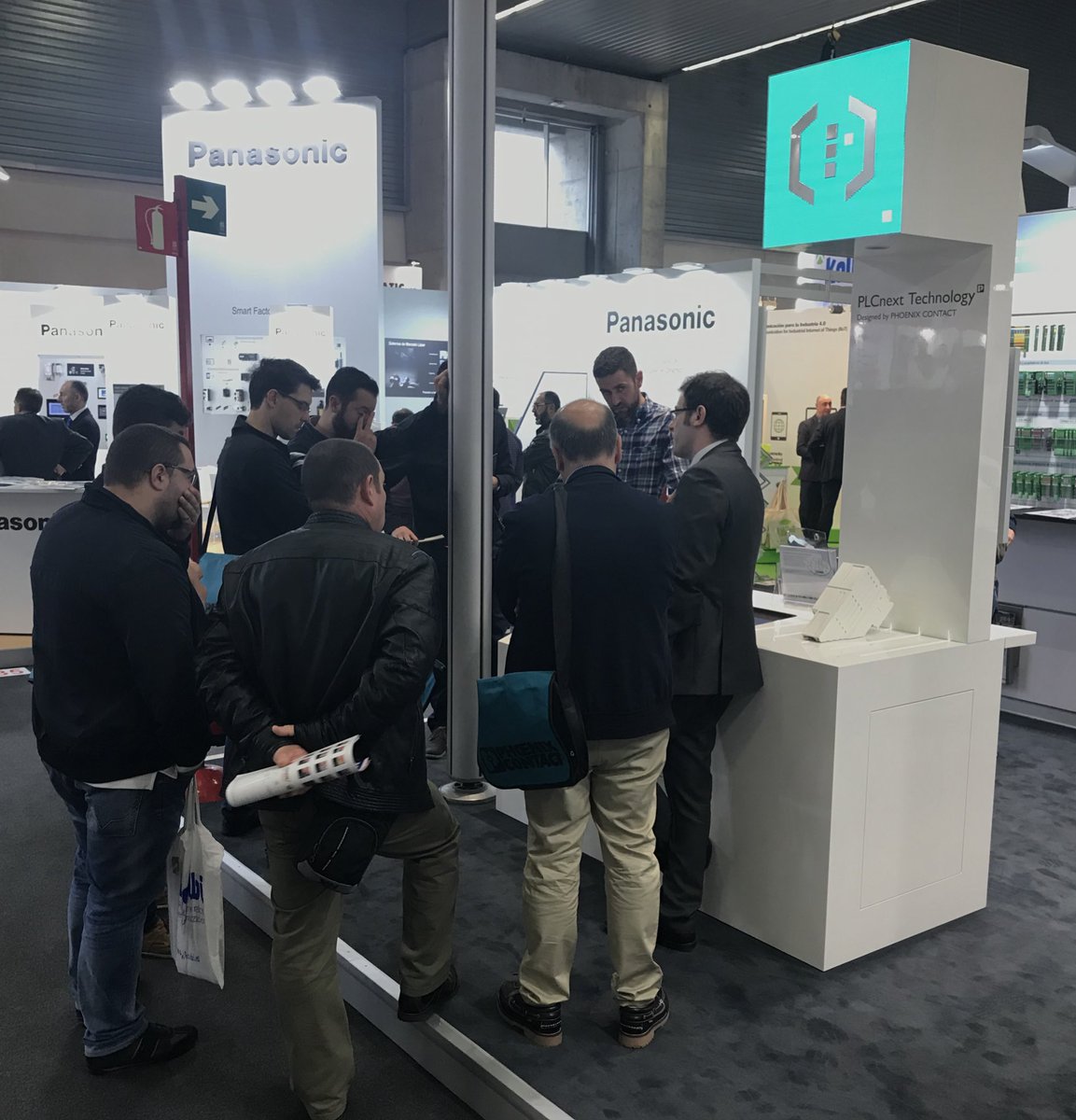 PhoenixContactE's tweet photo. Día 5 en la #BIEMH2018: todavía estás a tiempo de venir a conocer todas los productos y soluciones que ofrecemos para el sector. Recuerda último día!!! #PLCnext #PushIn #Industria40 #EFBS https://t.co/t92W2b2J4n