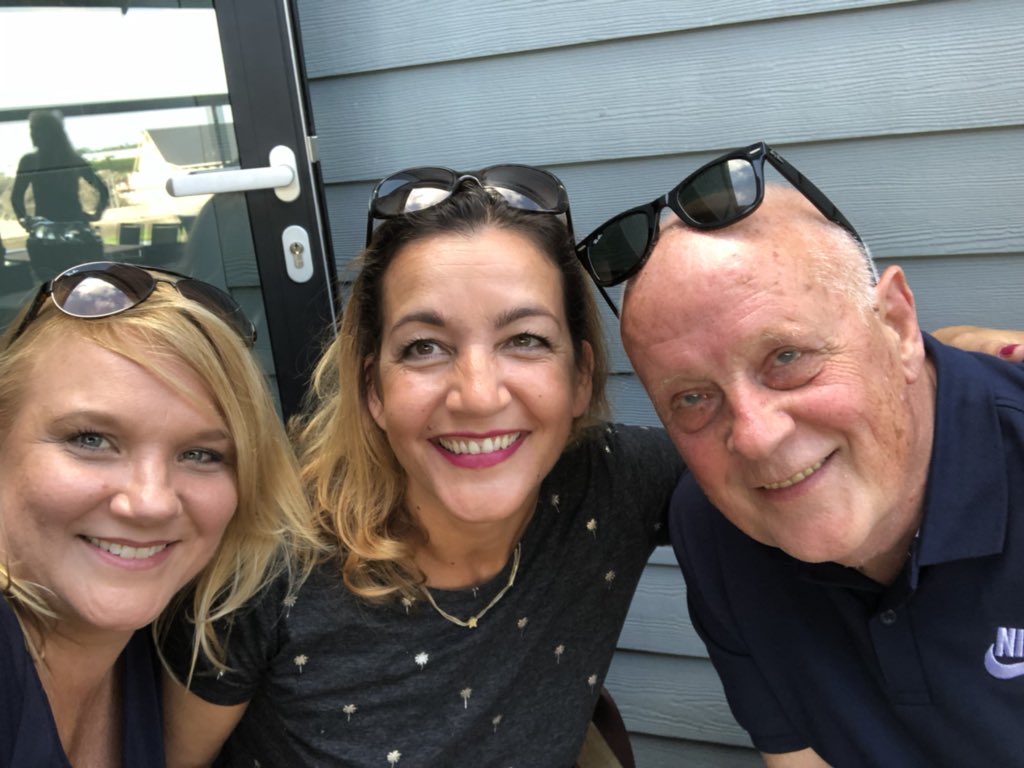 HCK070's tweet photo. Gisteren waren @HCK070 bestuursleden @GorsiraA, Daphne Brückel van @Bruckel_Reclame en journalist #Leovandervelde van @ADDenHaag aanwezig bij een gezellige netwerk event van @BSHaaglanden bij #Barn47! @HCK070 maakt mooie plannen voor seizoen 2018-2019! Stay connected! https://t.co/6JVT4Vs55x