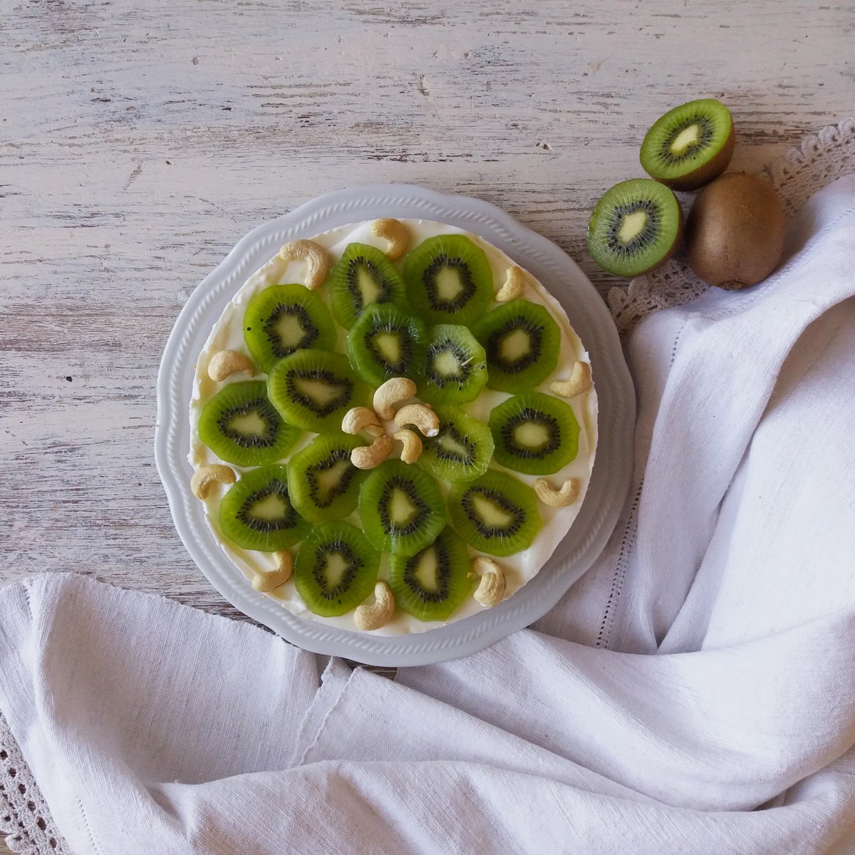 cosebuoneblog's tweet photo. Fai il pieno di vitamine con una delicata cheesecake allo yogurt guarnita con i dolcissimi kiwi #Solarelli
#CoseBuone #food #ricetta #cucinaitaliana #cheesecake #kiwi
-> https://t.co/xnIJKMRQQ7 https://t.co/kqaBzFHb5s