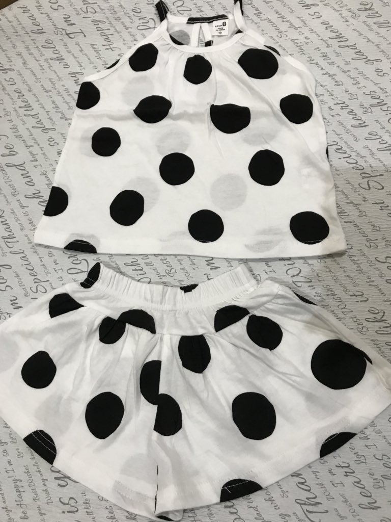 TenTen30752094's tweet photo. 白黒ドット セットアップ❤️
90〜130㎝  2000円＋tax
・
��花柄セットアップ❤️
90.100.120㎝のみ  1800＋tax
・
オレンジフリルシースルードット❤️
80〜120㎝  1500＋tax
・
夏に💓
かわいいお子様に🌈
DMおまちしてます♡◡̈⃝⋆*
《ご購入前にお読みください》
に目を通されてください👀 https://t.co/FRVtge7nwE