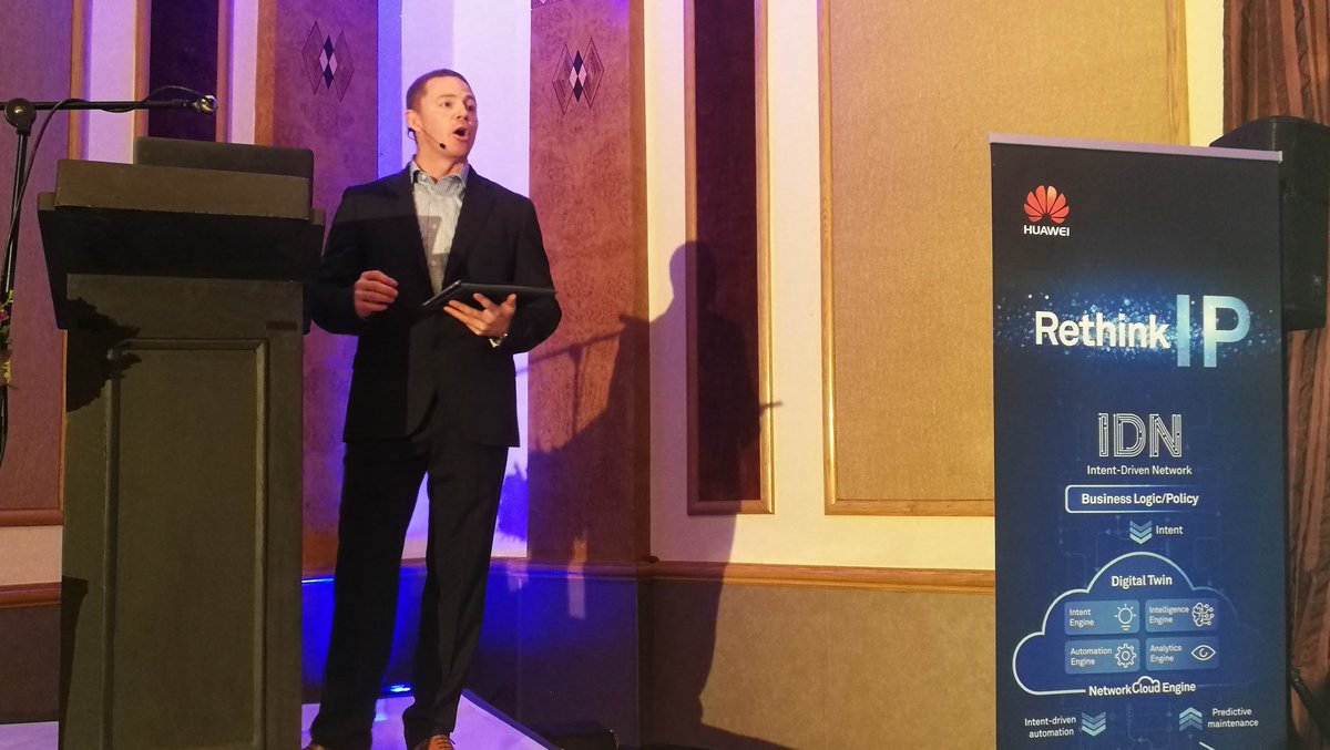 HuaweiEntSAR's tweet image. Gys Malan explaining how Huawei&apos;s Campus Insights works. #HWIDN