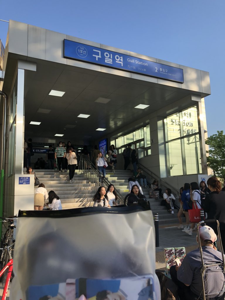 EMcubeboys's tweet photo. here now
안녕하세요 Everlasting Memories입니다. 6.1 워너원콘 관린이 포토 카드/ 비행기 표/ 뱃지 다무료 배부합니다💕 

인증: RT + FOLLOW + 관린팬 증명합니다 ❤

#워너원 #라이관린 #LaiKuanLin https://t.co/9KwQSlfE3q