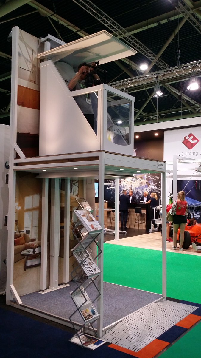 LIFTUSnl's tweet photo. Twee bezoekers van de Supportbeurs testen onze homelift! Kom jij vandaag of morgen ook langs onze stand op de Jaarbeurs in Utrecht? #supportbeurs #liftus #liften #homelift #moveonup #jaarbeurs #utrecht #nederland #beurs #support https://t.co/VSodDjQzIM