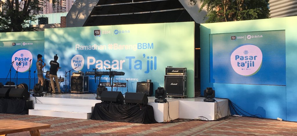 elwa's tweet photo. Aku dong sudah di Pasar Ta’jil #BarengBBM.
Kamu udah di mana, sudah siap #discoverBBM juga sama aku?
@BBM https://t.co/MaarSR7oLe