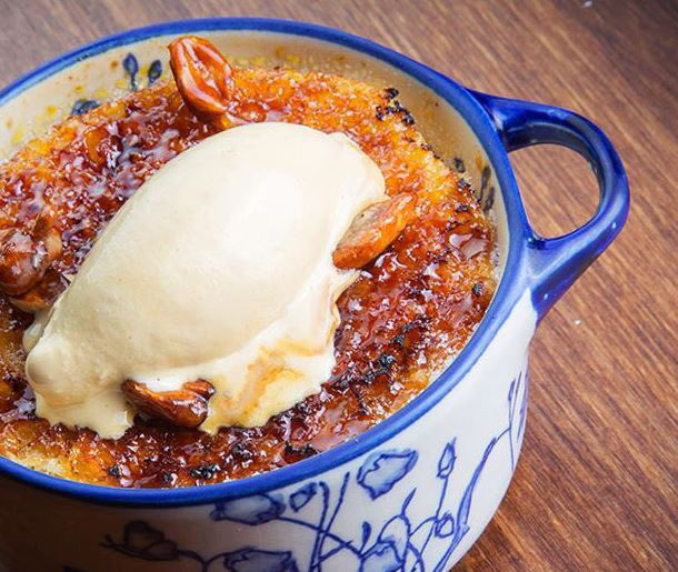 ¡Por fin es viernes! Ponle el toque dulce al fin de semana con nuestra deliciosa Torrija 😋 #KomfortCalpe #comofortfood #weekend #foodie #calpe #hoycocinamosnosotros