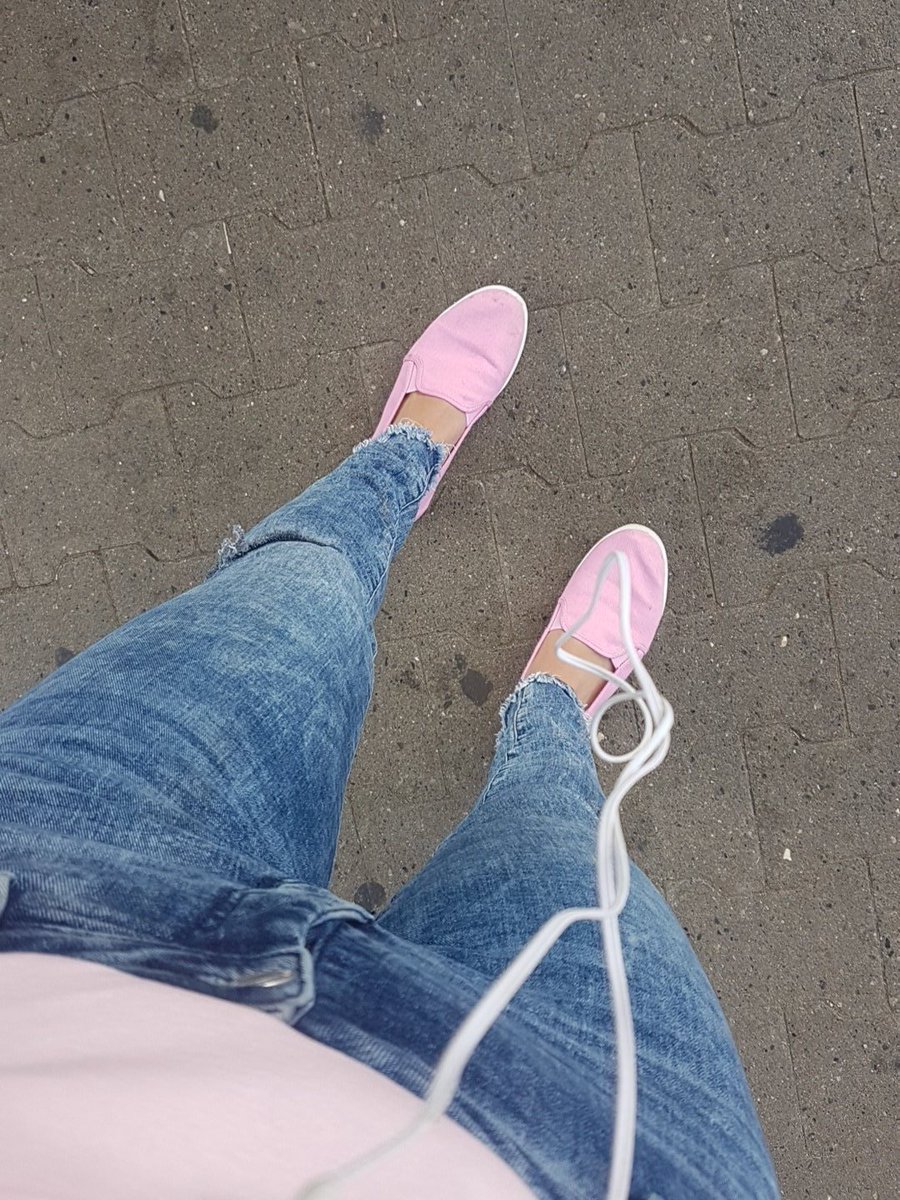 CashQueenA's tweet photo. auf die knie du fotze!. #find0m #femdom #geldherrin #payslave #paypalpig #feetslave #feetlover #feet #loser FIRSTCLASS BITCHES #moneyqueen https://t.co/F52sZirsaB