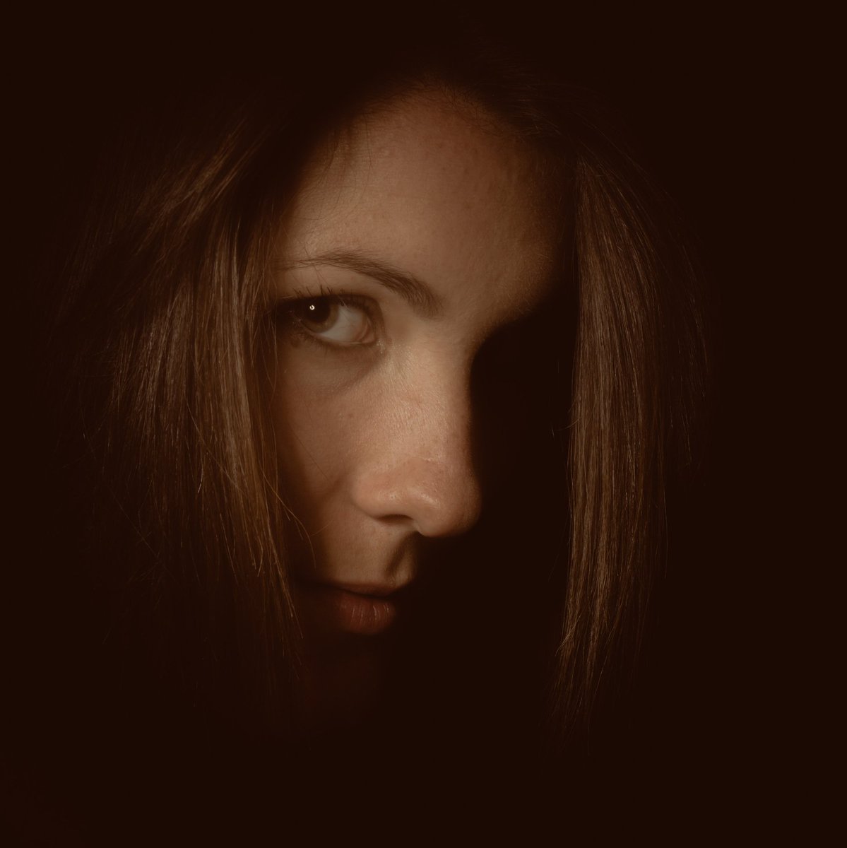 Sobork's tweet photo. Ma muse, ma femme, mon amour... 
#portrait #strobisme #canon5d #a50mm #love #intimiste #photographe #photographereporter #beautydash #bolbeauté https://t.co/iyHGjXih31