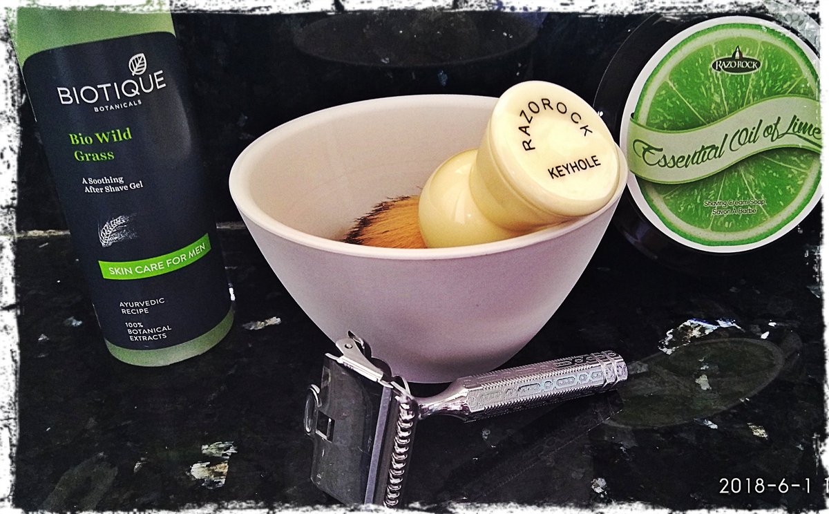 luv2shave's tweet photo. #SOTD #wetshaving #Shaving #Razorock #EssentialOil of #Lime #shavesoap, #keyhole #plissoft #synthetic #shavebrush #vintage #everready #gemrazor #1930s #biotique #wildgrass #aftershavebalm https://t.co/dtztfuZgQr @razorockJoe @Biotique_World https://t.co/DTNyBT6ciD