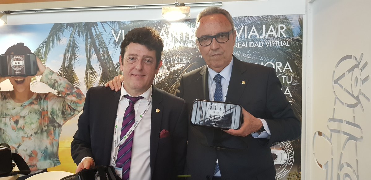 #CongresodeHotelerosEspañoles Eugenio de Quesada, presidente del Grupo Nexo y Joan Gaspart, presidente Husa Hoteles con <a href="/turvirtualtur/">TurVirtualTur</a> y la Realidad Virtual. #ViajaAntesDeViajar @CEHAT4 <a href="/turismodemalaga/">Málaga Turismo</a>