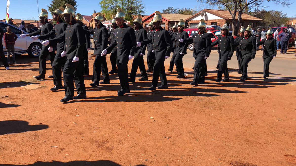 mapepeza_media's tweet photo. #sedibengsoda18 #sedibengsoda
The official parade made up of members of the SAPS and the Lesedi Fire Department has assembled to begin the official proceedings in Ratanda. 
The @SedMunicipality Executive Mayor speaks to the people of @MidvaalLM @LesediLocalMuni  and @EmfuleniLM https://t.co/IzugoQ3vdT