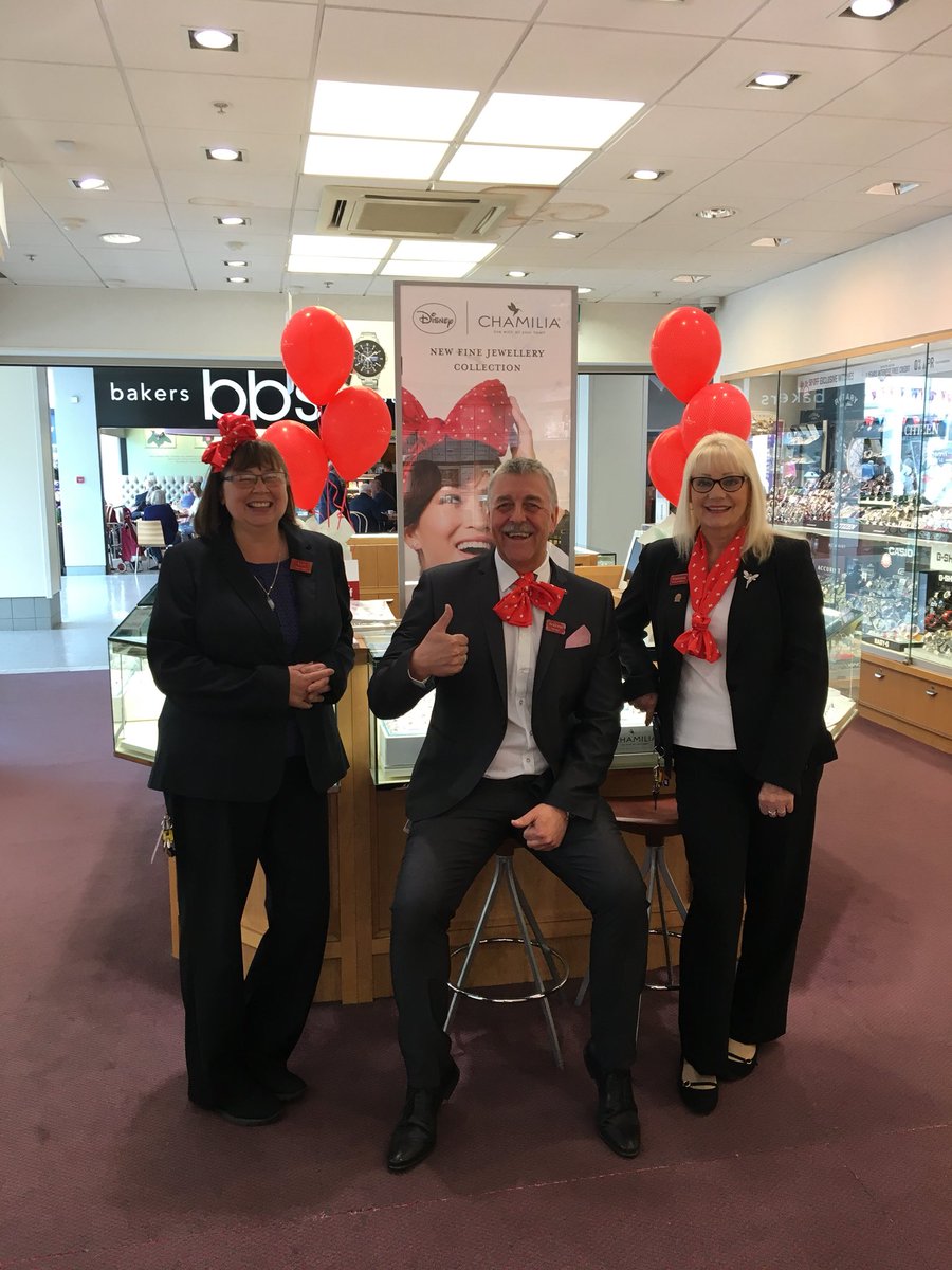AndyHeptonstall's tweet photo. @hsamueljeweller @JemmaSprakes @emmah1971 @StephBrown401 Disney fun in Grimsby 4132 #IWearHS https://t.co/6TBRlae31z