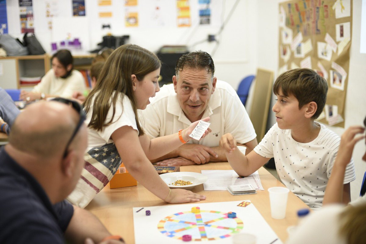 IESANTJORDI's tweet photo. Després de preparar el nostre trivial, sobre Catalunya ha arribat el moment de fer la gran partida familiar! Excel.lent projecte que han fet els alumnes de 5è! https://t.co/EUAkfStZYv