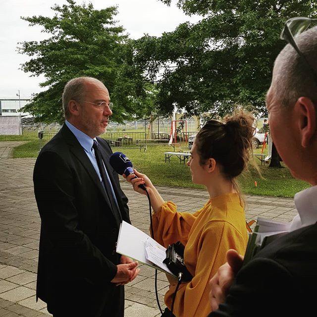 laurerag's tweet photo. En mode interview presse avant signature officielle Reseau d'initiative publique #Gironde #HautMega #THD33 avec @jm_bentolila Et Stéphane Richard https://t.co/TYsAP8bRHv https://t.co/8hF338pZx9