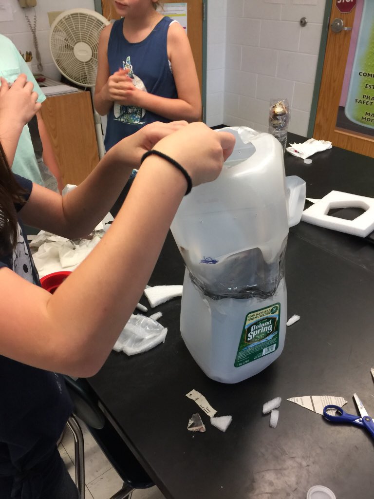 beckteach's tweet photo. Does dead stuff have energy? 5th Graders composting and digging for worms #pesSTEAMers #afraidNOT #inspiringsuccess https://t.co/TkwITp2GDA