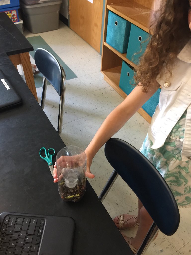 beckteach's tweet photo. Does dead stuff have energy? 5th Graders composting and digging for worms #pesSTEAMers #afraidNOT #inspiringsuccess https://t.co/TkwITp2GDA