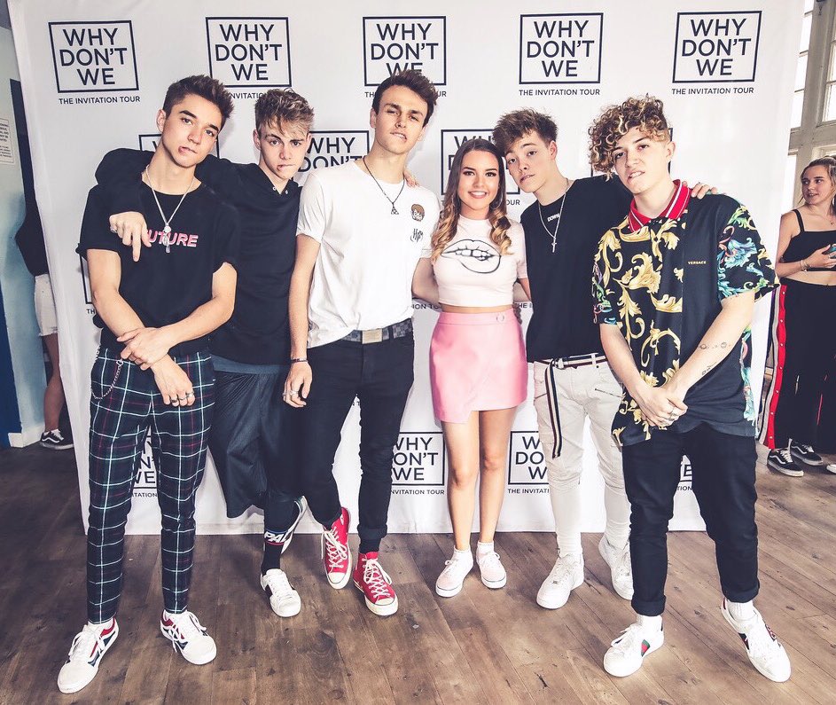 chirsty_harkins's tweet photo. pose to match my top👄 #InvitationTourGlasgow 31/05/18 https://t.co/iCqNavWoXh