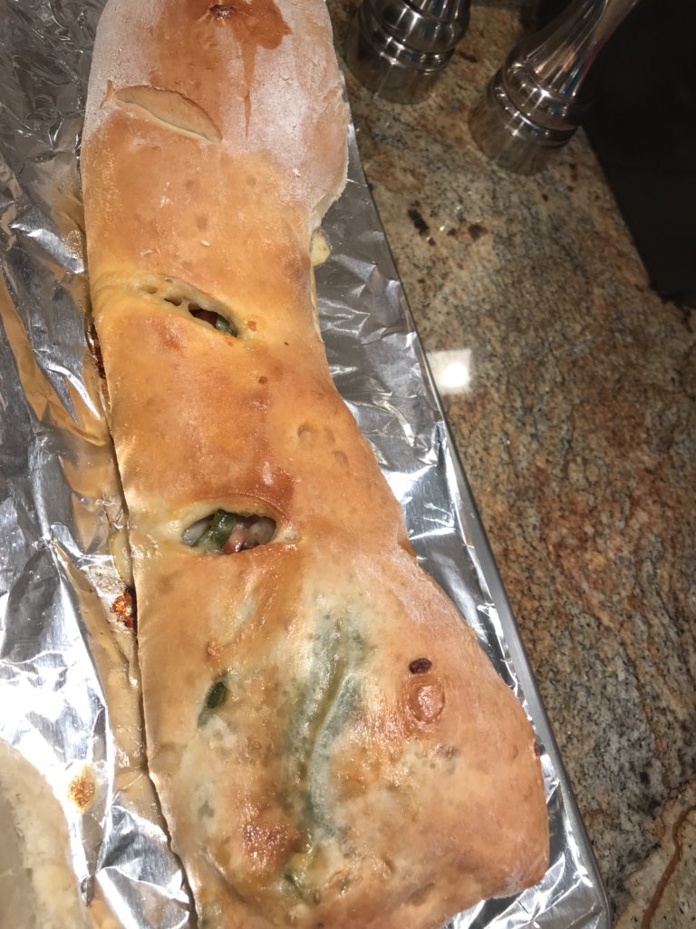 Chefsarahlu's tweet photo. 1 step at a time, these #Stromboli are worth the wait #chefsarahlu #grabandgofood https://t.co/97SsHk0OnE
