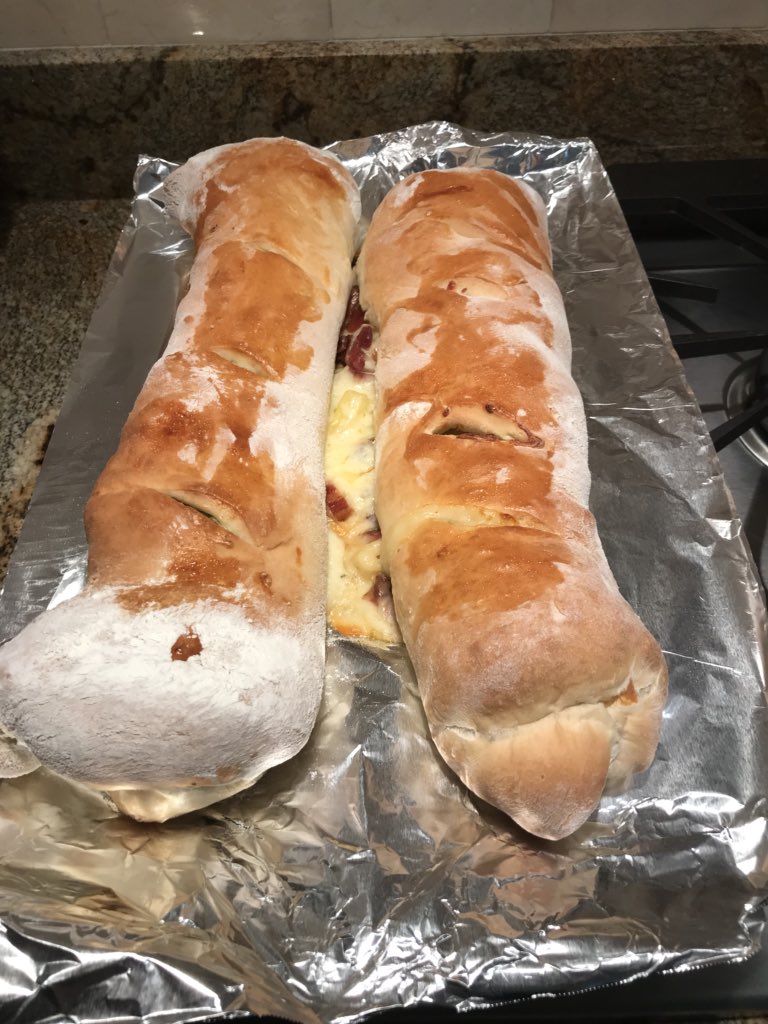 Chefsarahlu's tweet photo. 1 step at a time, these #Stromboli are worth the wait #chefsarahlu #grabandgofood https://t.co/97SsHk0OnE