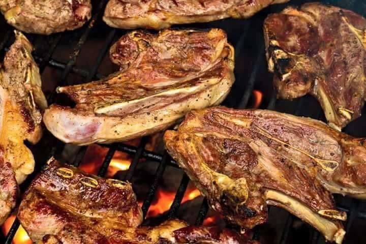 DailyMakan's tweet photo. Resepi Kambing Bakar

Bahan - bahan :
~ Daging kambing 5-6 slice
~ Sos tiram 2 sb
~ Sos lada hitam 3 sb (saya pkai sos kimbal)
~ Kicap 3 sb (yg ni nk bgi hitam je, tapi kalau byak pon best)
~ Hirisan halia @ tumbuk halus ( taknak letak pon takpe ) https://t.co/6QUPajhNpN