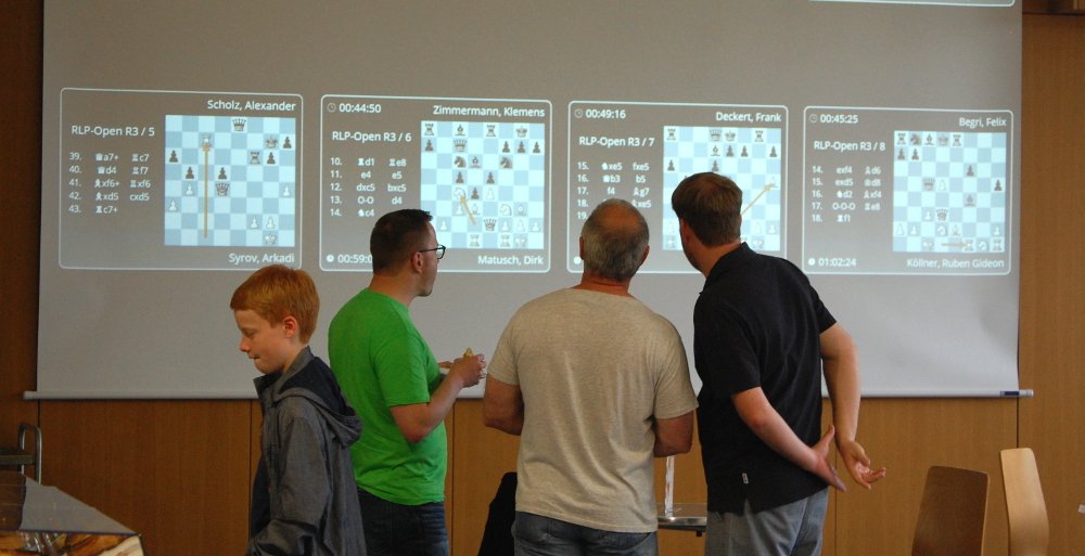 SFNickenich's tweet photo. Moderne Übertragungs-Technik beim #rlpopen. #Schach im Zeichen #digitaler Zugerfassung. #Digitalisierung macht nicht vor dem Denksport halt. Beim 10. RLP-Open in #Nickenich kommt diese Technik an den ersten acht Brettern zum Einsatz. @indizde #schachbund # @schachbund @innogy https://t.co/SikQAPqAIb