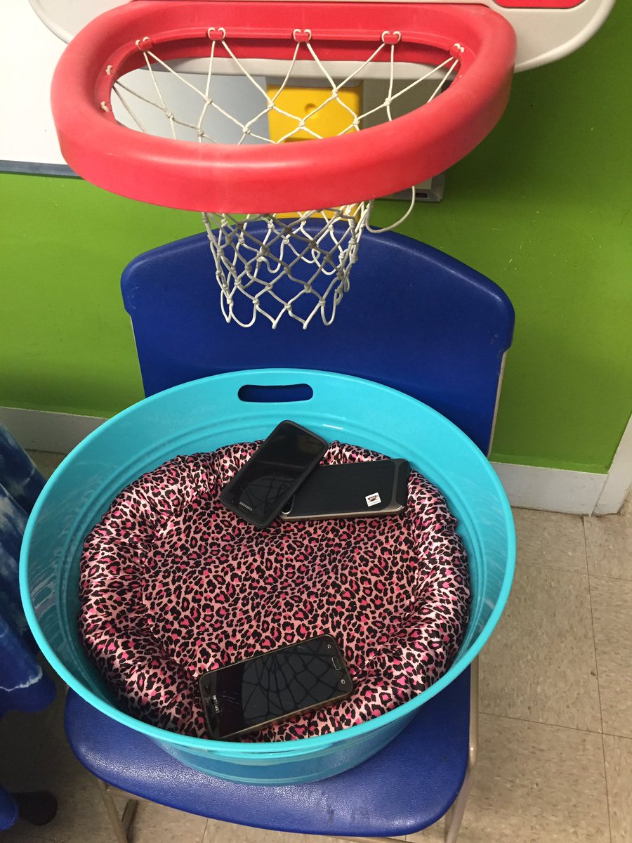 bgcghfx's tweet image. At our Dartmouth North site our early morning guests are dunking their phones for one hour to #unplug. What are you doing to #UnplugToConnect today? @BGCCAN