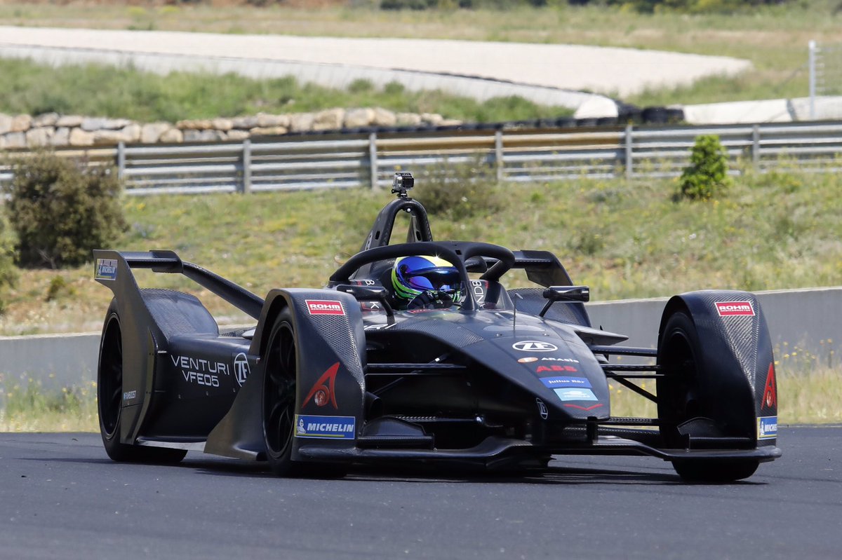 oficialspina's tweet photo. Felipe Massa completa su primer test con el nuevo coche de Fórmula E. El ex piloto de Fórmula 1 firmó un total de 800 kilómetros sobre el Gen2 VFE 05. El brasileño vestirá la temporada próxima los colores del equipo @VenturiGP. #SPINA https://t.co/eP6JlQMPoW