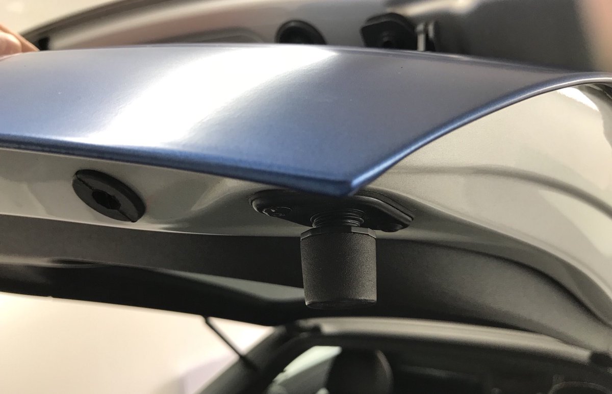 kingoftints's tweet photo. Itโs all about the corners ๐๐ผ #averydennison #vinyl #wrap #vehicle #cornergame #kot #kingoftints https://t.co/3WLNF7r9Uj
