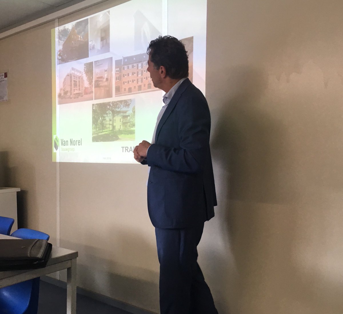 IngeborgStreng1's tweet photo. Enthousiaste leerlingen van @Windesheiminfo tijdens #bouworientatiedag @bouwendnloost bij projecten van @vannorelbouw en @DuraVermeer #jegaathetmaken https://t.co/mN27Mok1E5