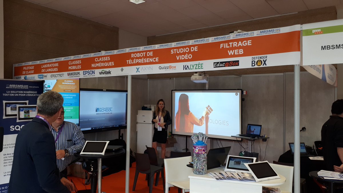MotivSolutions1's tweet photo. Ci-dessous notre client et partenaire @MbsmsShowroom au palais des congrès de #Marseille à #Orme2018 . #technologies #ecrantactile #ecraninteractif #videoprojecteur #connectscreen @lemondefr https://t.co/oSvShUumvA