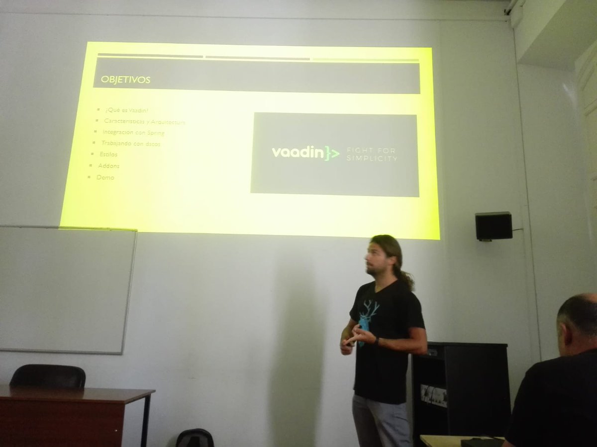 restalion's tweet image. Empezando la charla de Vaadin con @cloud4dev en el #opensouthcode